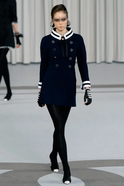 Look 18